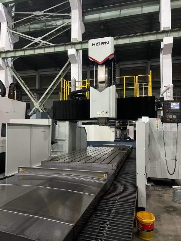 刚刚到货重型海天4028龙门加工中心 工作台2X4 门宽2.8.