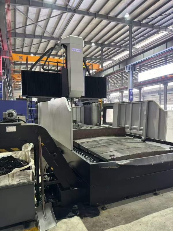 大金3320龙门，编号0108号工作台1.7米3.3米，门宽2米.