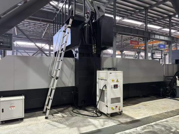 大金3320龙门，编号0108号工作台1.7米3.3米，门宽2米.