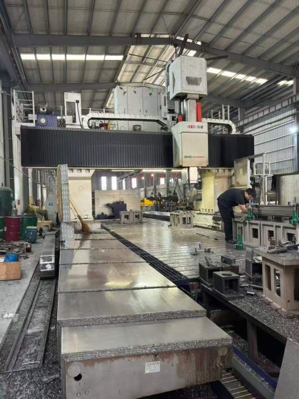 浙江工厂刚刚买下中捷动柱12米龙门加工中心工作台3X12.