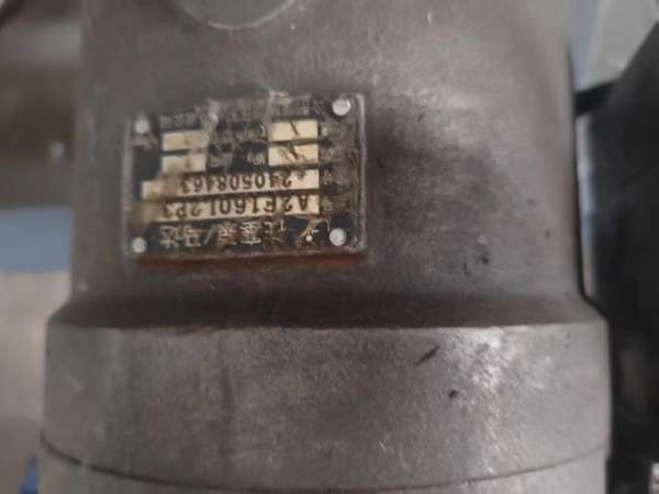 出售：4000吨锻造油压机一台，移动工作台，开口高度34.