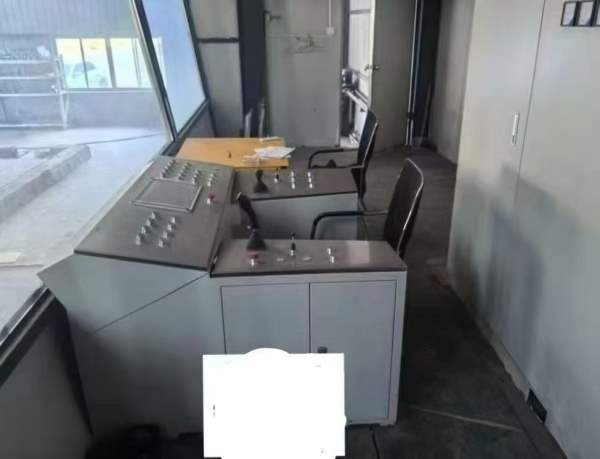 出售：4000吨锻造油压机一台，移动工作台，开口高度34.