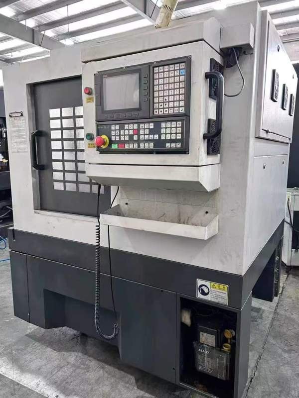 出售迈拓斯一鸣雕铣机、5040两台、BT30主轴、带刀库、.