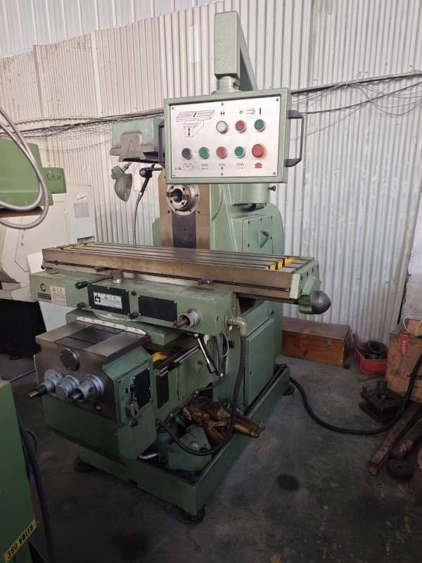 几乎全新:2021年黄山X6132B万能铣床，配件齐全，不要.