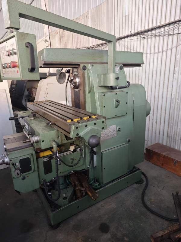 几乎全新:2021年黄山X6132B万能铣床，配件齐全，不要.