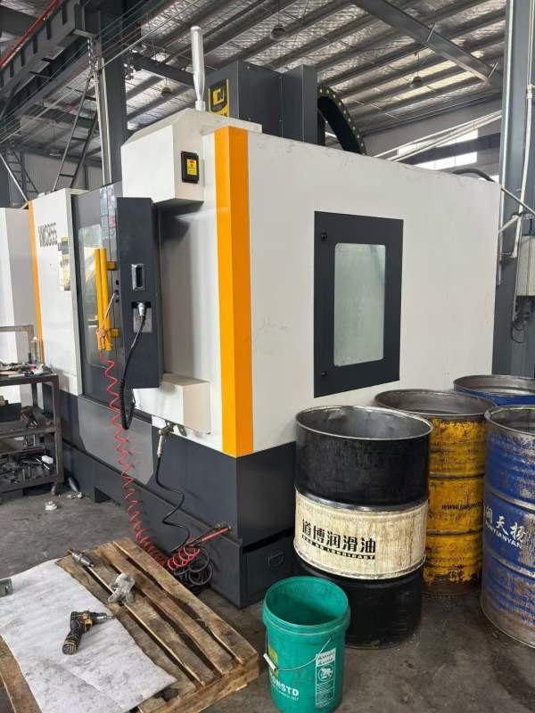 刚刚拿下准新机：2025年10月浙江纳迪克855加工中心，.