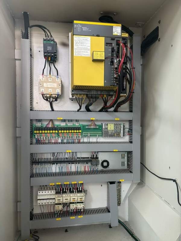 刚刚拿下准新机：2025年10月浙江纳迪克855加工中心，.