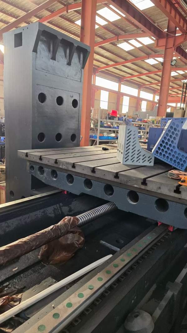 台湾全新机DMV-4022龙门加工中心，光机，全新机，带质.