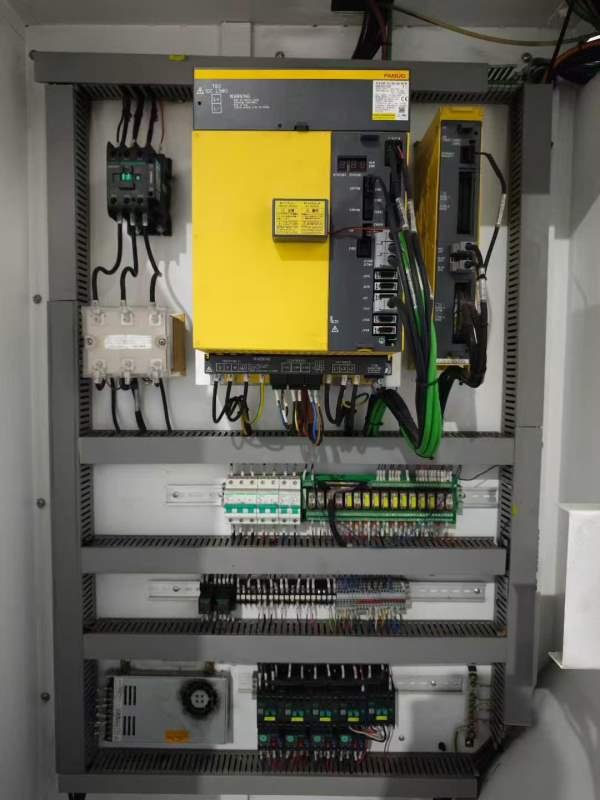 精志重型855加工中心，发那科MF PIUS系统，BT40主轴10.