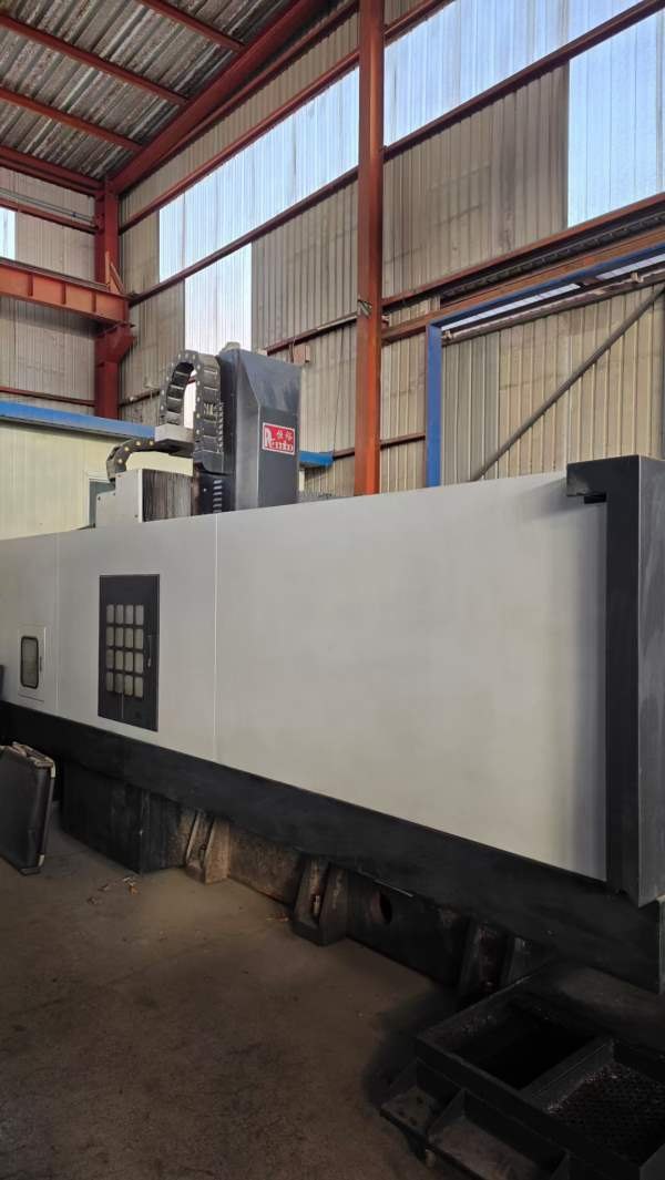 1，恒裕1912龙门雕铣机一台，新代系统，BT40主轴，转.