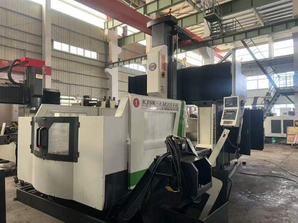 坤杰2518数控龙门，工作台2500/1600mm，门宽1800mm，.