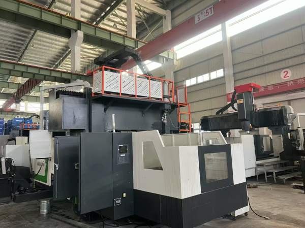 坤杰2518数控龙门，工作台2500/1600mm，门宽1800mm，.