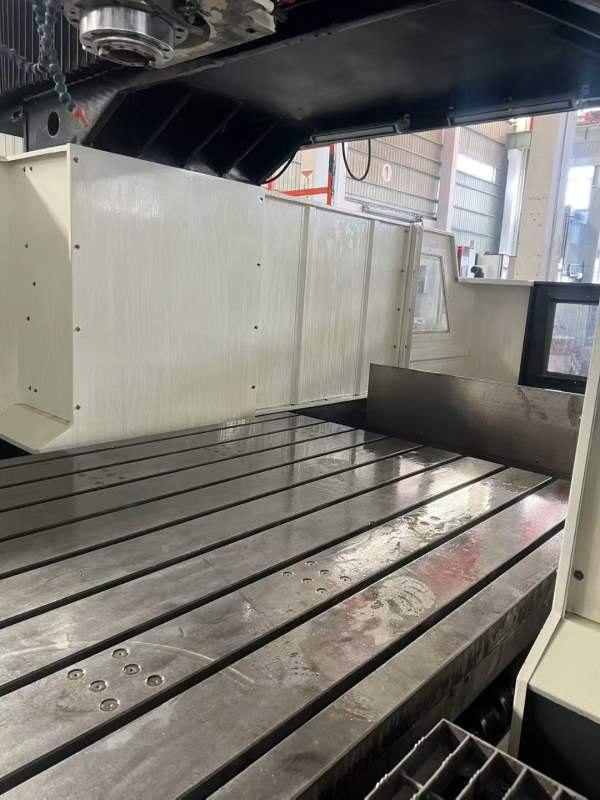 坤杰2518数控龙门，工作台2500/1600mm，门宽1800mm，.