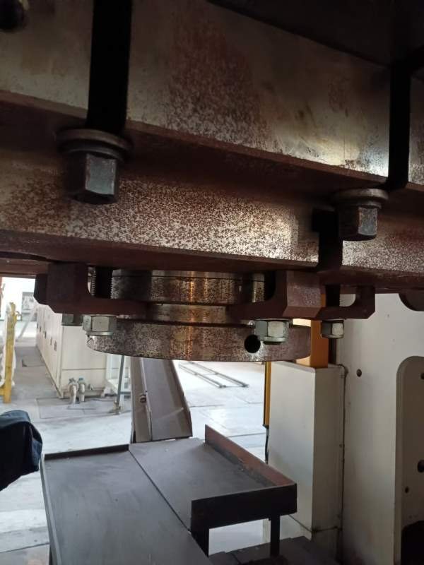 一台1000吨，舒勒产，2台400吨，扬力产，全新机，3台.