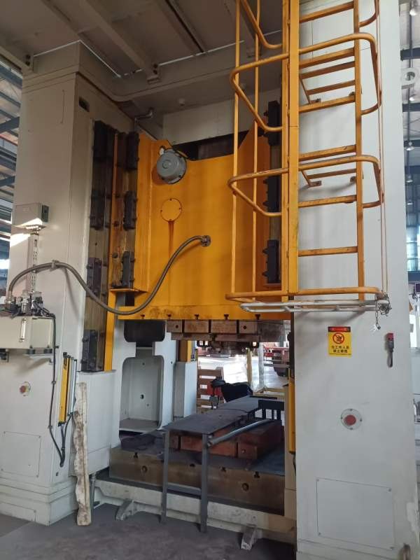 一台1000吨，舒勒产，2台400吨，扬力产，全新机，3台.