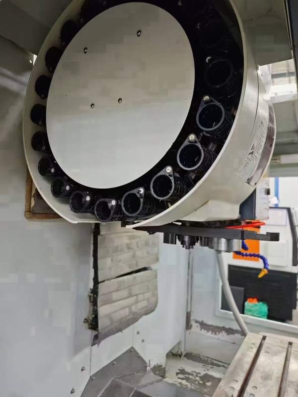 台湾省俊育V6加工中心，高速高精度，罗毅主轴12000转.