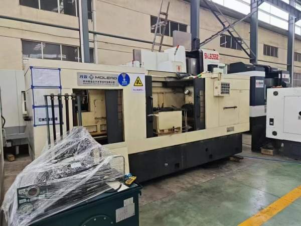 处理一台双面镗床专机，直径550长度行程400，自重10吨.