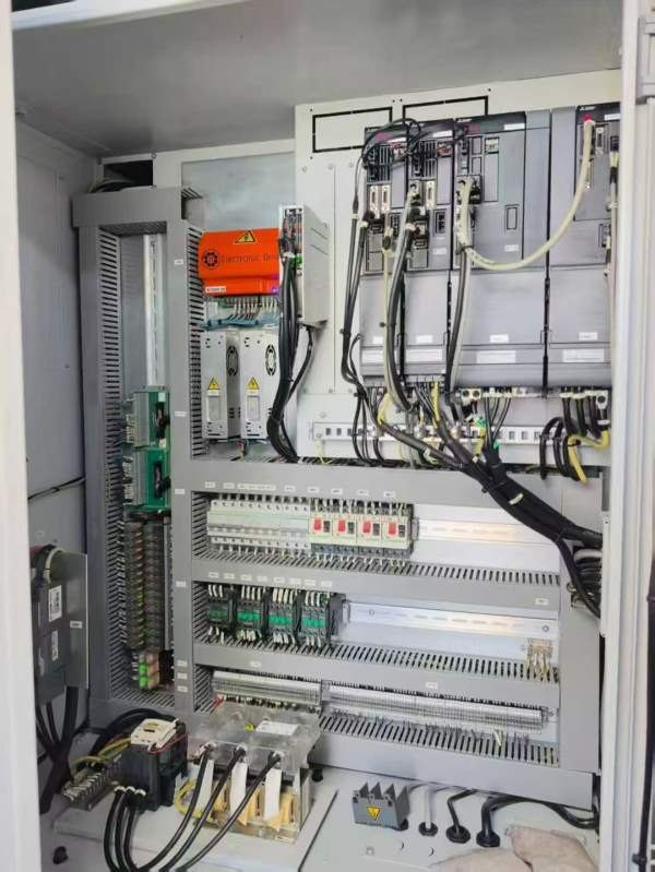 海天1000L加工中心三线，三菱M80A包系统带螺排，重型.