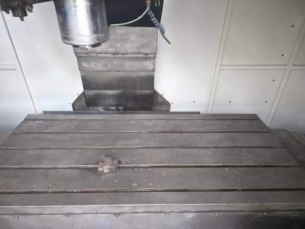 苏州纽威1806H加工中心三线轨工作台尺寸:1800800mm三.