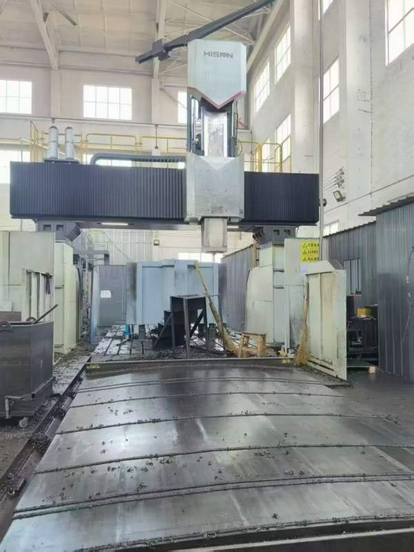 海天6047龙门，满配非标机门宽4.7米，高度2.5，Z轴行.