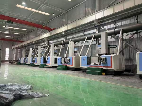 西安工厂刚刚买下10台准新机辽宁海通1.6米顶配数控立.