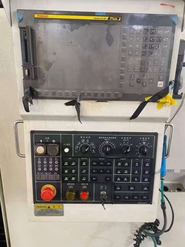 国盛4028龙门加工中心，2022年10月设备9成新带全自动.