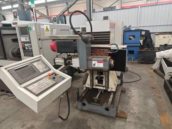 全新未安装数控三自有度动力头，BT40刀柄，三轴行程60.