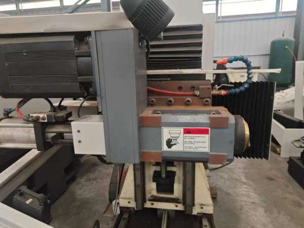 全新未安装数控三自有度动力头，BT40刀柄，三轴行程60.