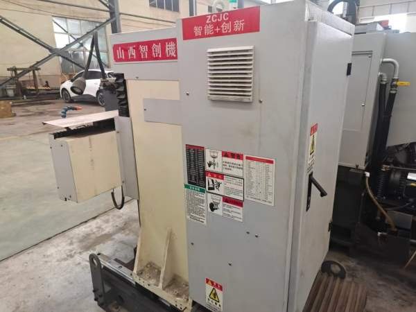 全新未安装数控三自有度动力头，BT40刀柄，三轴行程60.