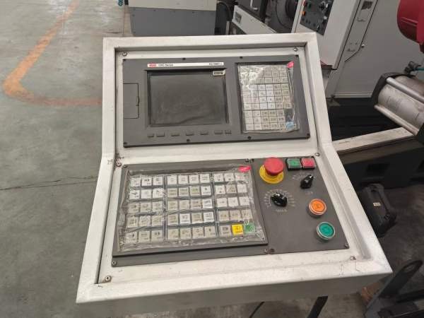 全新未安装数控三自有度动力头，BT40刀柄，三轴行程60.