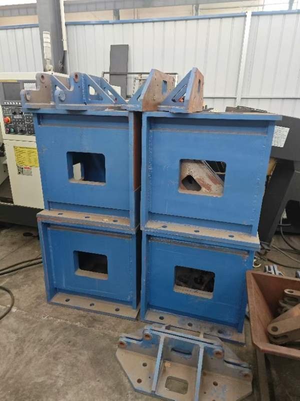 全新未安装数控三自有度动力头，BT40刀柄，三轴行程60.