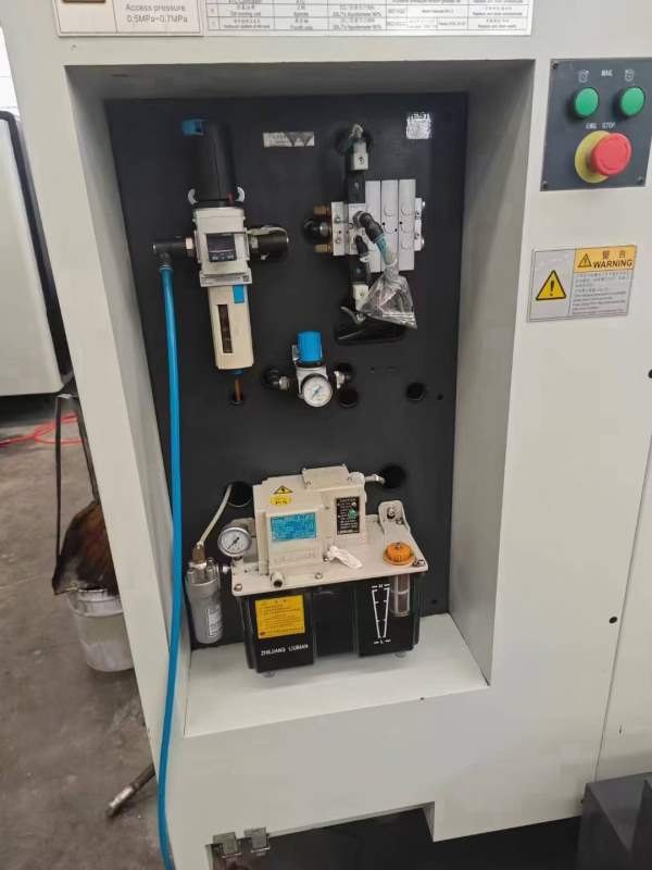 海天850加工中心，只用900小时，2021年产，带排削机，.