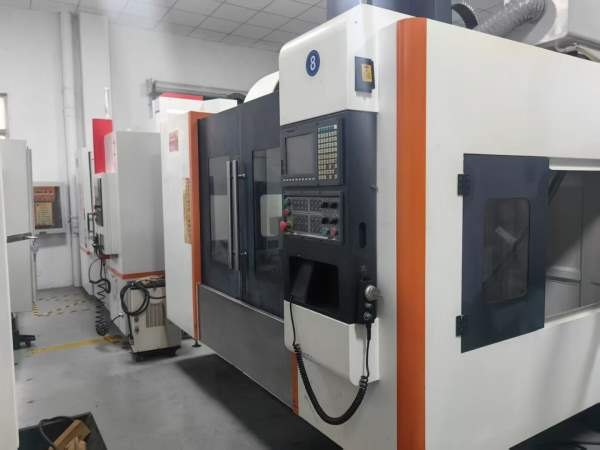 上海永硕1160立式加工中心三轴滚柱导轨.台湾新代200MA.