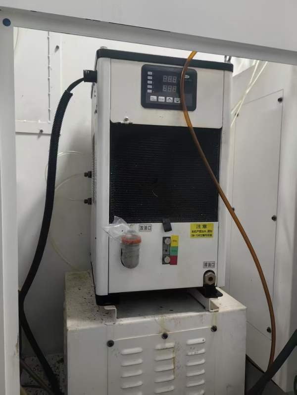 上海永硕1160立式加工中心三轴滚柱导轨.台湾新代200MA.