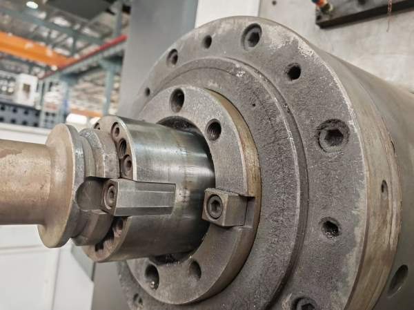 刚刚买下纽威PM130H数控镗床工作台2X2米三轴行程3X2X1.