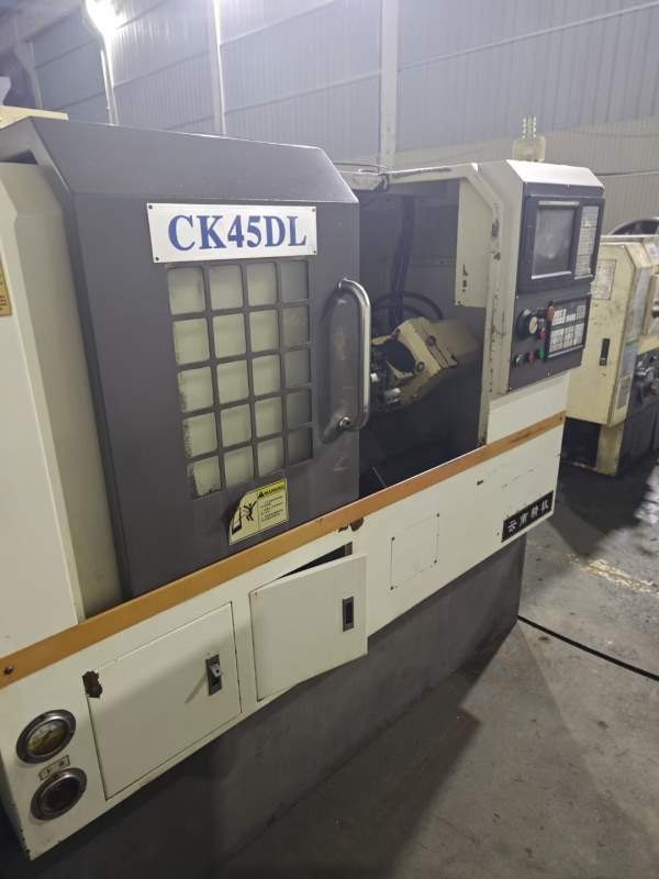 云南精机CK45DL斜轨数控车床，凯恩帝2000系统，6寸卡.