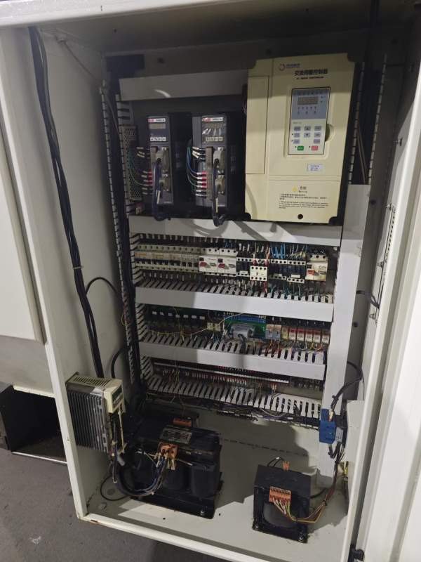 云南精机CK45DL斜轨数控车床，凯恩帝2000系统，6寸卡.