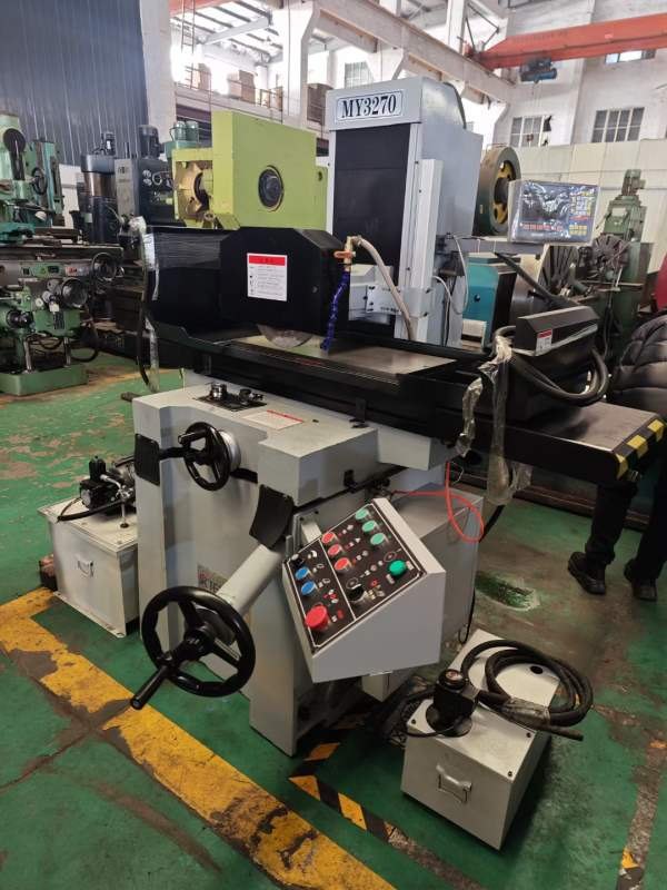 几乎全新的3270平面磨床，台面尺寸320700mm，新机二手.