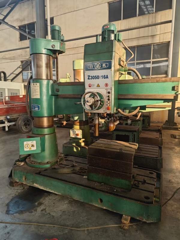 处理一台自贡3050摇臂钻，非常少用，接电干活
