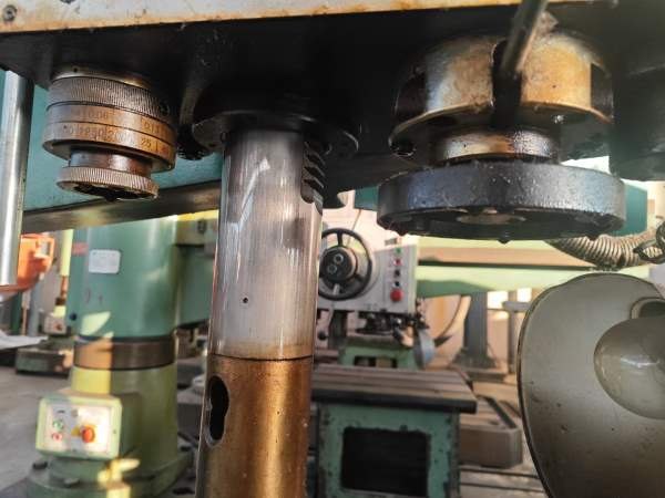 处理一台自贡3050摇臂钻，非常少用，接电干活