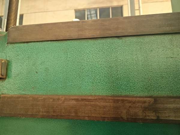 处理一台自贡3050摇臂钻，非常少用，接电干活