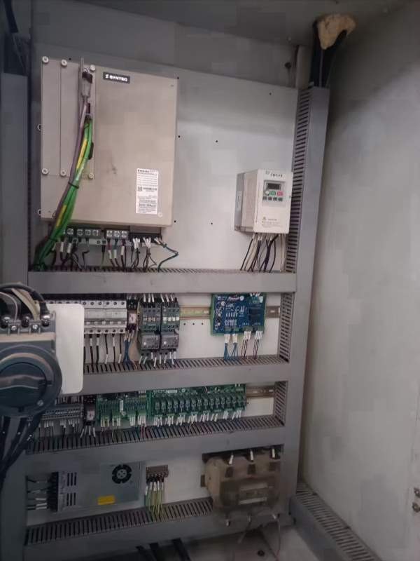 处理两台华佑V8加工中心，新代系统，三轴上银滚柱线轨.