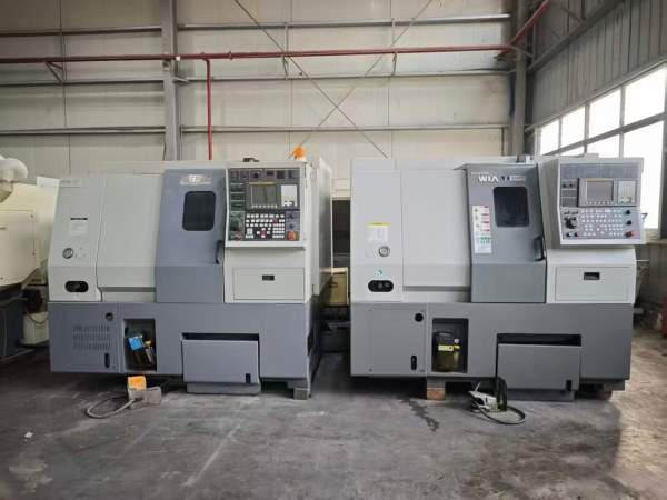 威亚E200C数控车发那科系统，8寸液压卡盘，12工位伺服.