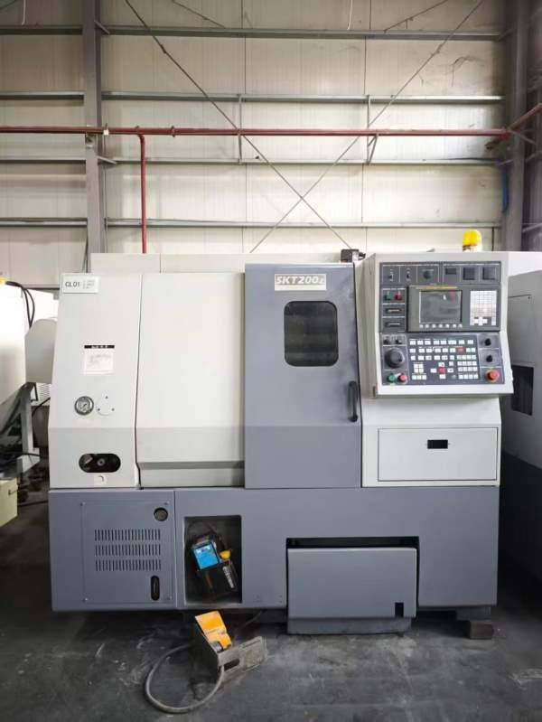 威亚E200C数控车发那科系统，8寸液压卡盘，12工位伺服.