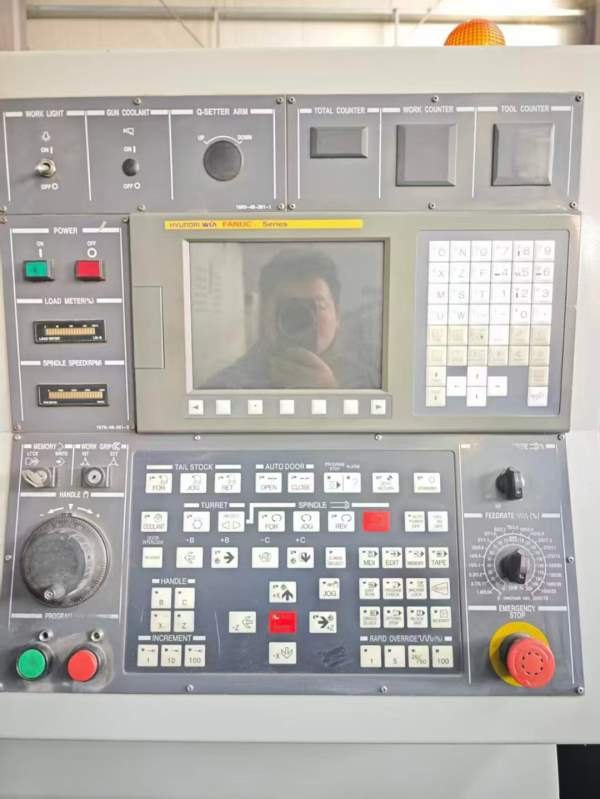 威亚E200C数控车发那科系统，8寸液压卡盘，12工位伺服.