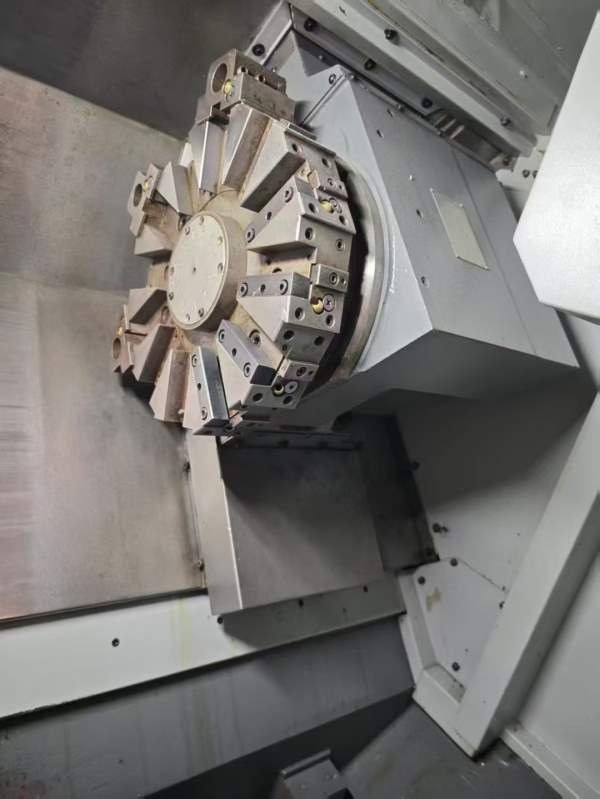 威亚E200C数控车发那科系统，8寸液压卡盘，12工位伺服.