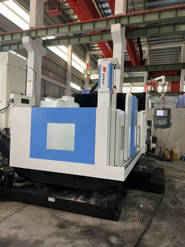 纽威1525数控龙门，工作台2600/1500mm，门宽1800mm，.