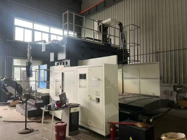 刚刚买下纽威3028龙门加工中心工作台3X2门宽2.8米门高.