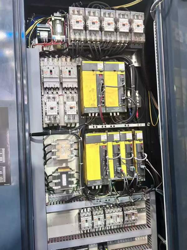 牧野2013，工作台旋转，工作台2.2/1.3米