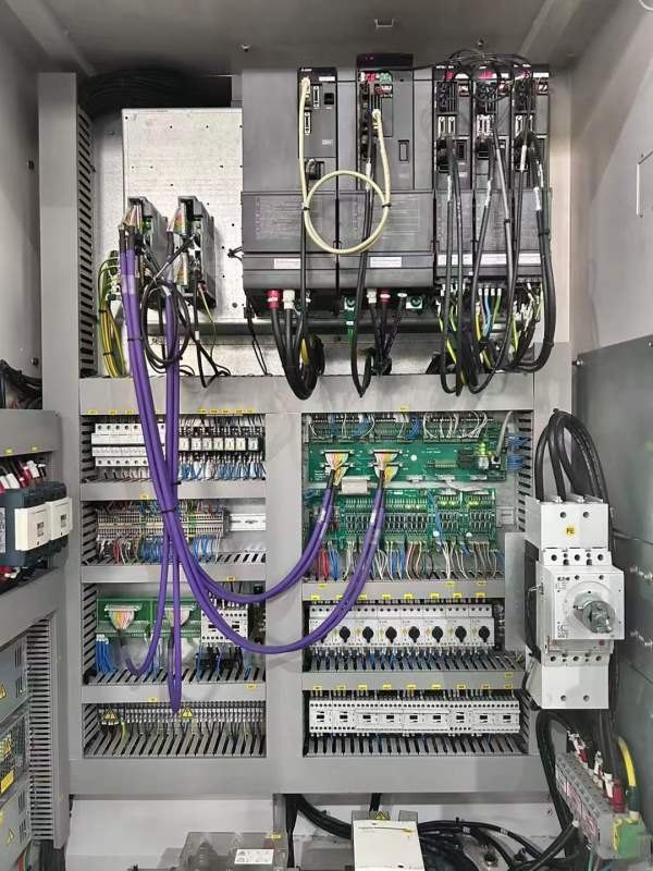 出售台湾崎发400双工位卧加、三轴行程0工作台转台千分.